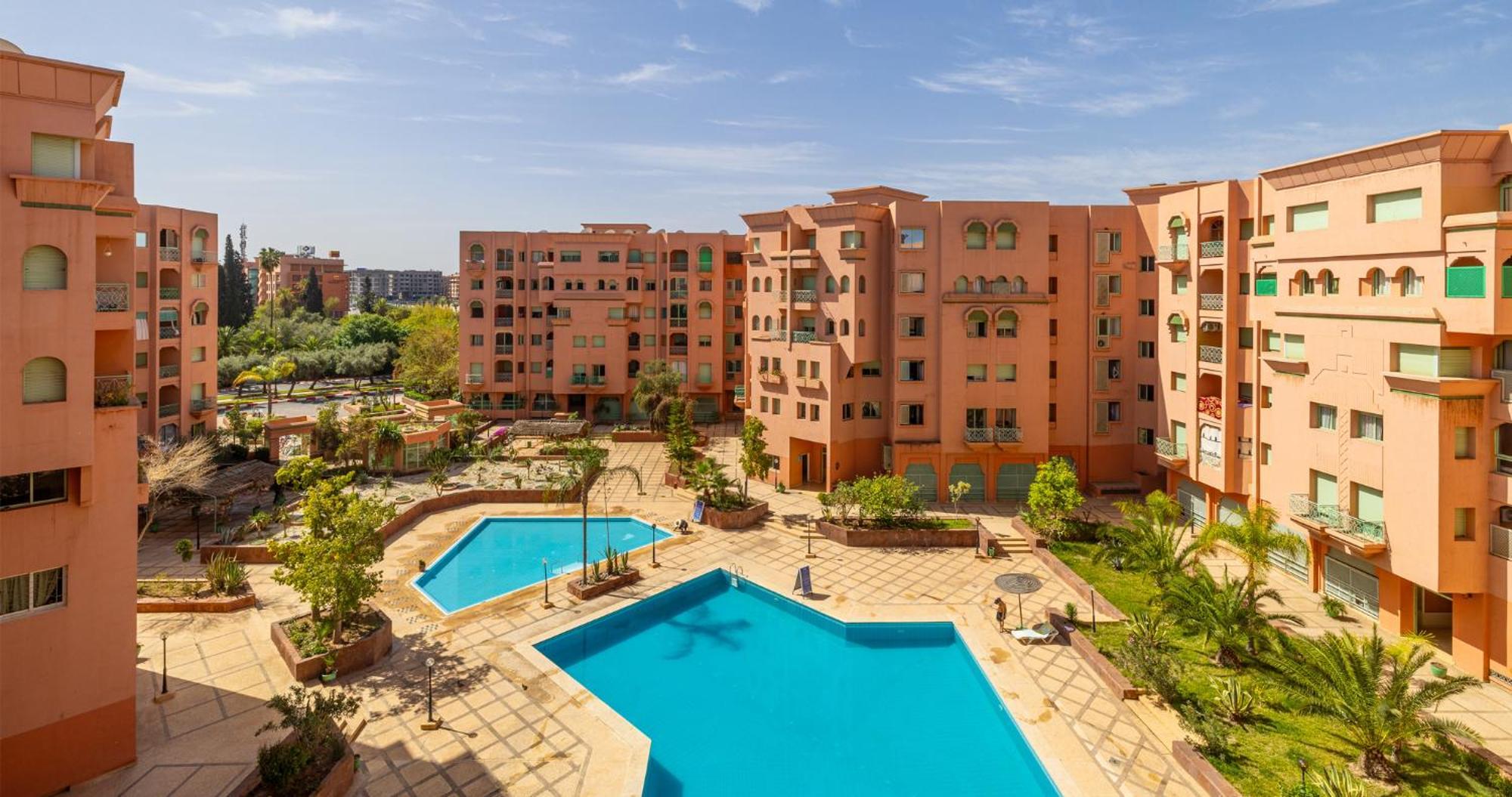 Charming 2-bed Oasis Pool View Apartamento